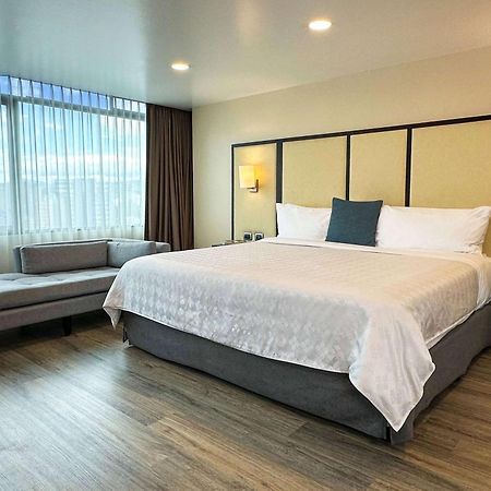 Отель Wyndham Garden Кито Экстерьер фото