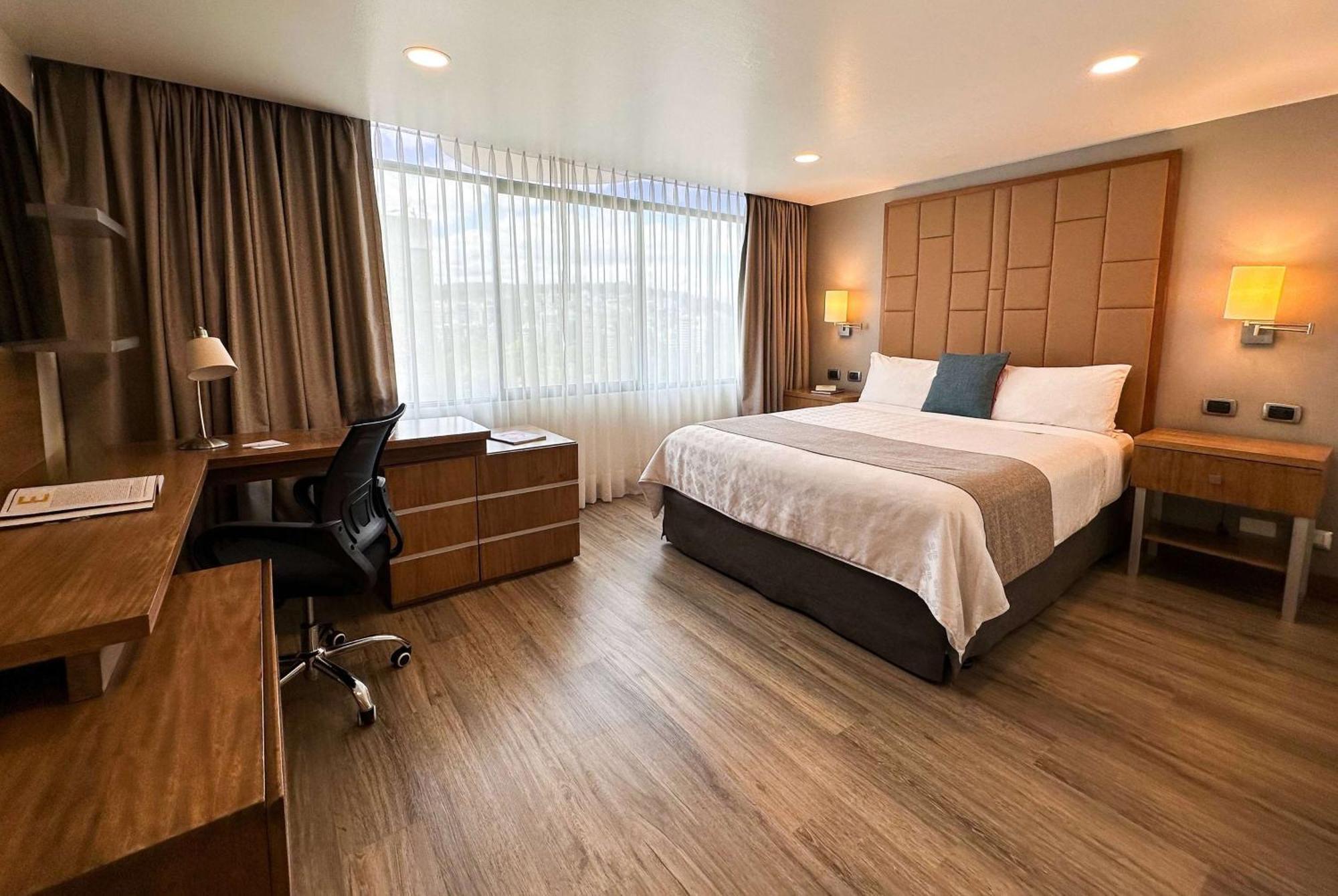 Отель Wyndham Garden Кито Экстерьер фото